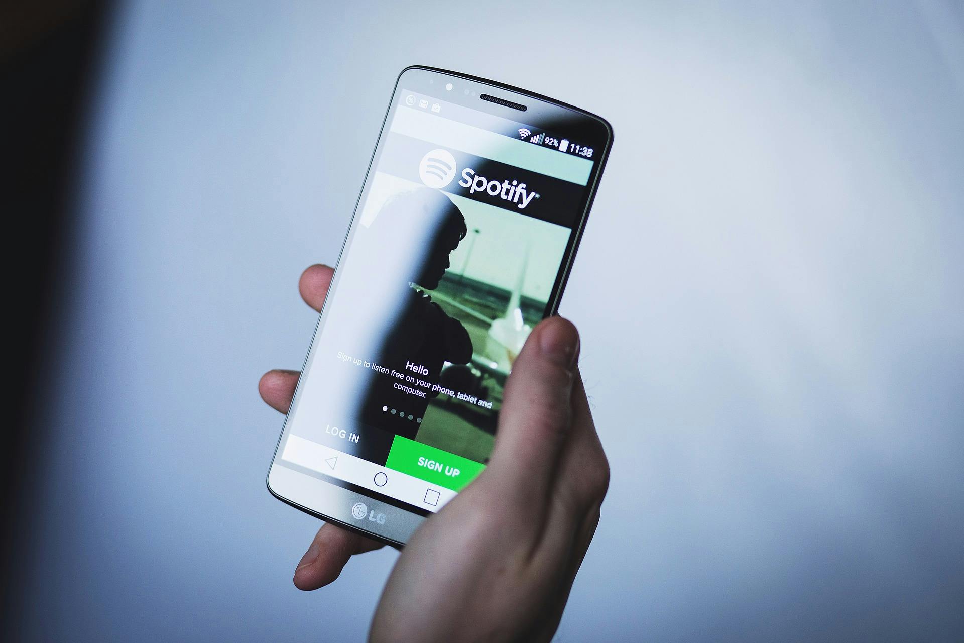 Is Spotify a Bandwagon Stock? 8 Key Issues Famous Hedge Funds Are Ignoring