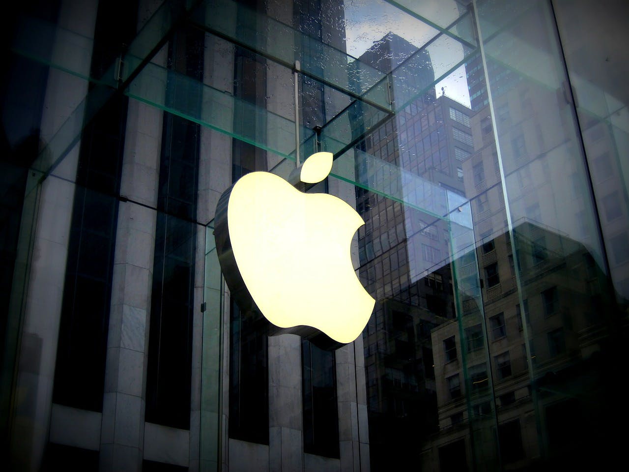 Governments won’t be able to stop Facebook and Google from abusive tracking on smartphones — but Apple could