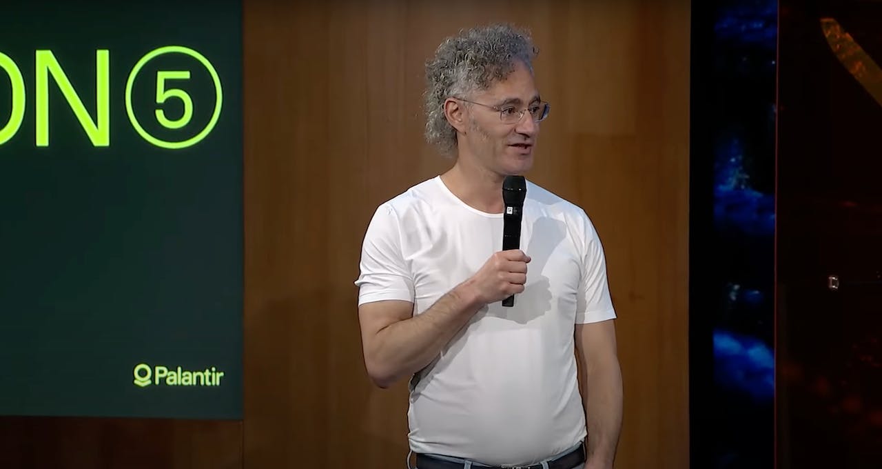 Palantir Stock Sets Path Towards 40% Growth